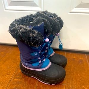 Big girls size 2 snow boots